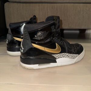 Nike sneakers women’s size 9